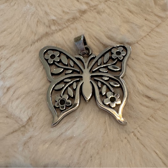 James Avery Retired Sterling Silver Butterfly Flower Pendant - Picture 3 of 4